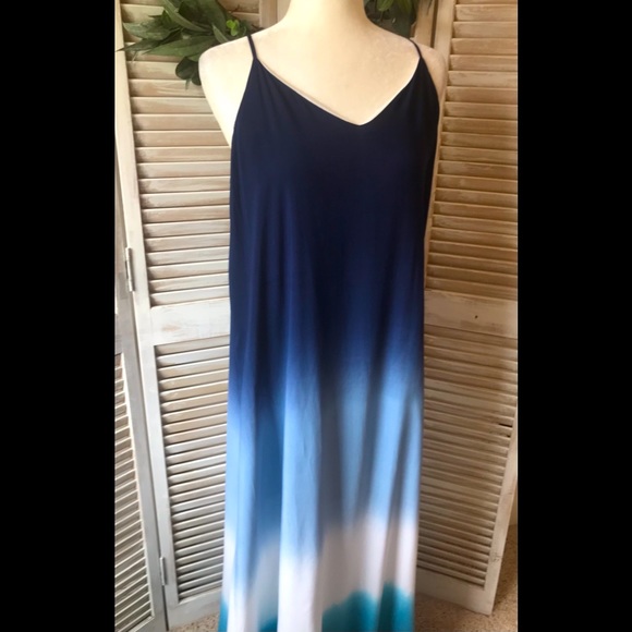 ✴️LAST ONE✴️ MEDIUM -BLUE & WHITE OMBRÉ DIP MAXI DRESS - Picture 3 of 8